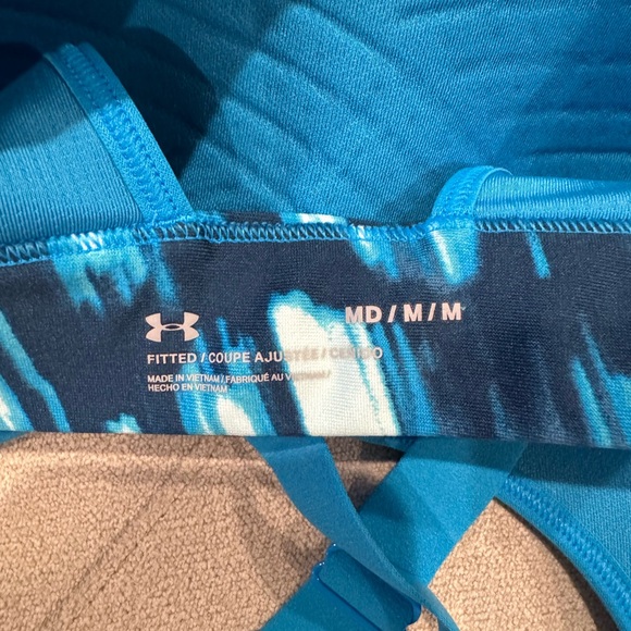 Under Armour Blue Patterned WorkOut Outfit and White Sweatshirt - Picture 4 of 16